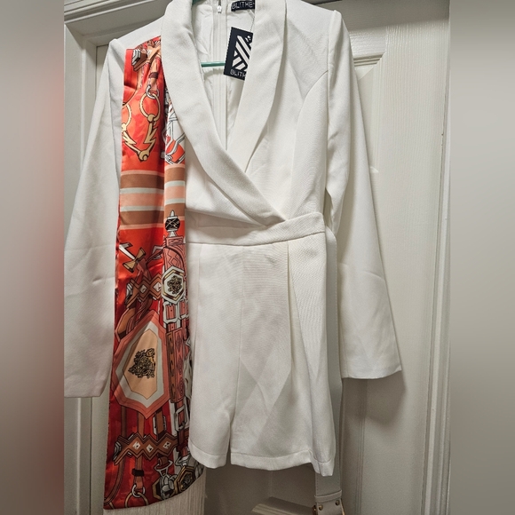 NWT short Blazer romper. Size Medium. - Picture 3 of 3